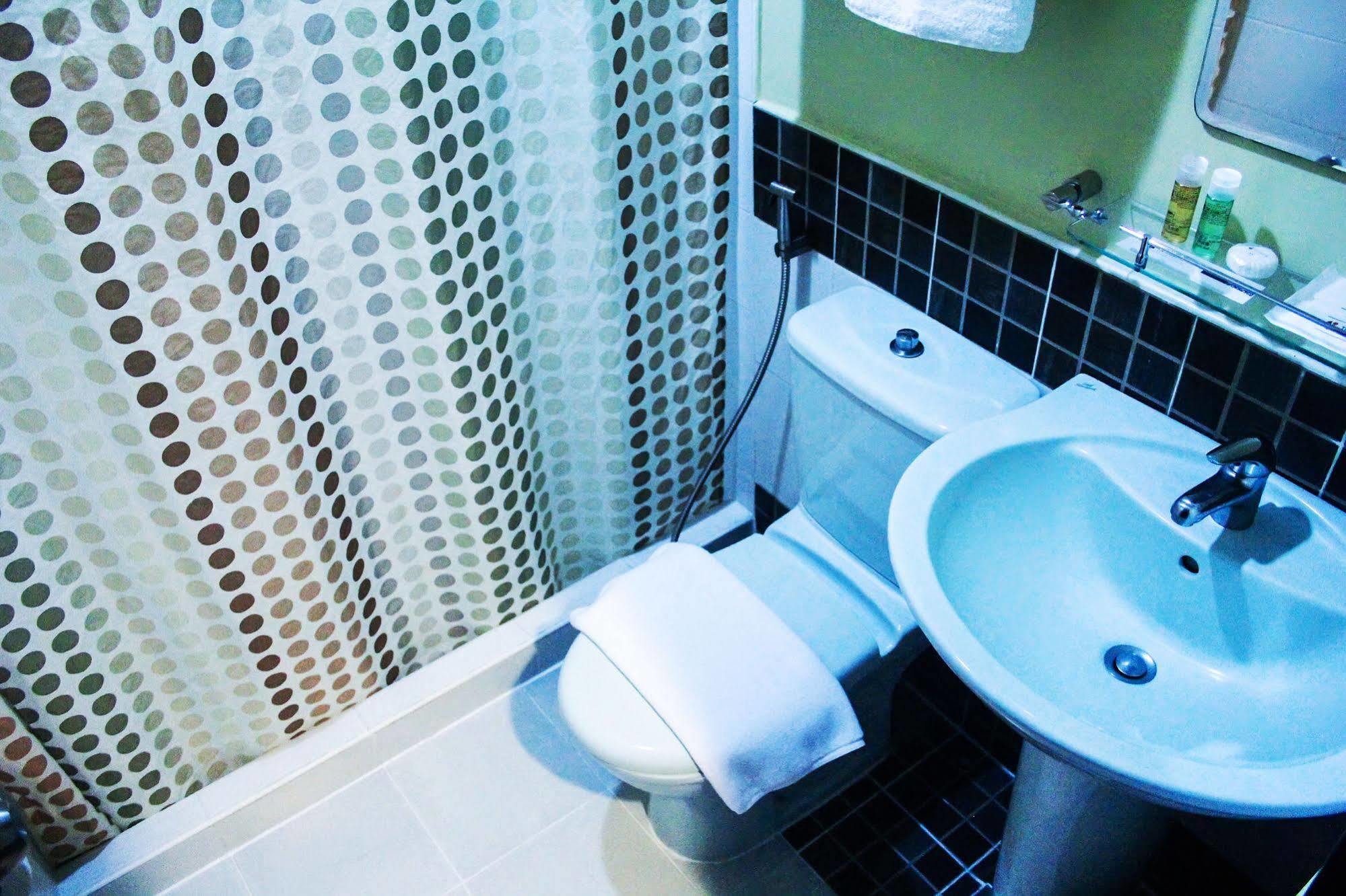 The Studio 18 Residences Manila Kültér fotó
